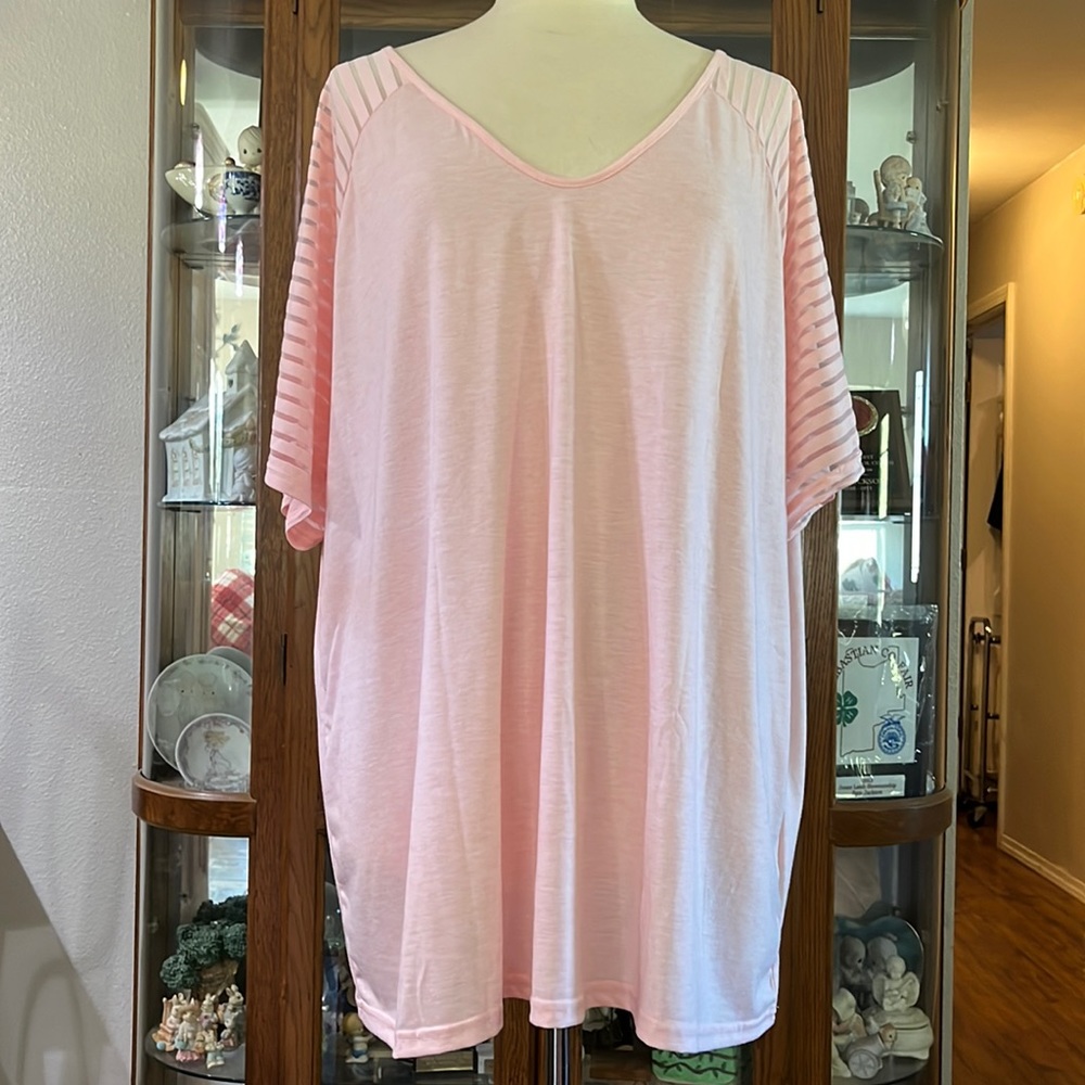 PRETTY LIGHT PINK PLUS SIZE V-NECK SHIRT WITH SHEER SHORT SLEEVES!